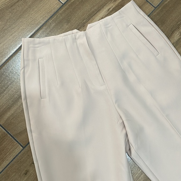 Beige pleated trousers - Picture 3 of 4